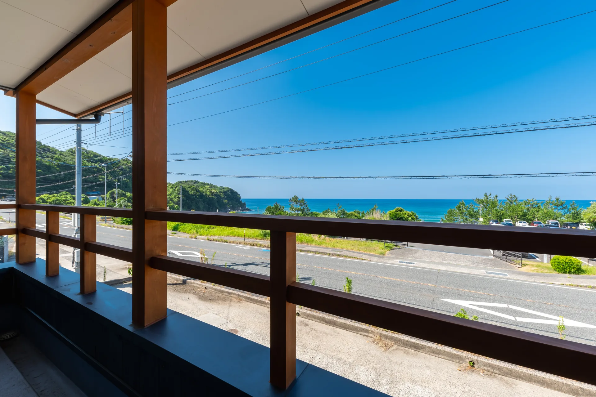 テラスから望む日本海